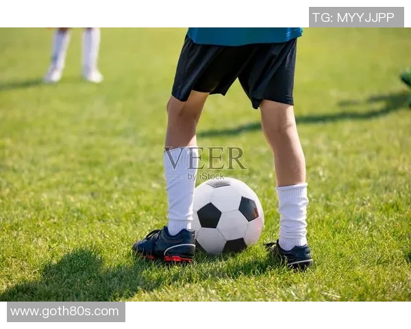 足球袜图片展示多样风格与功能选择让你在场上更具魅力与表现力